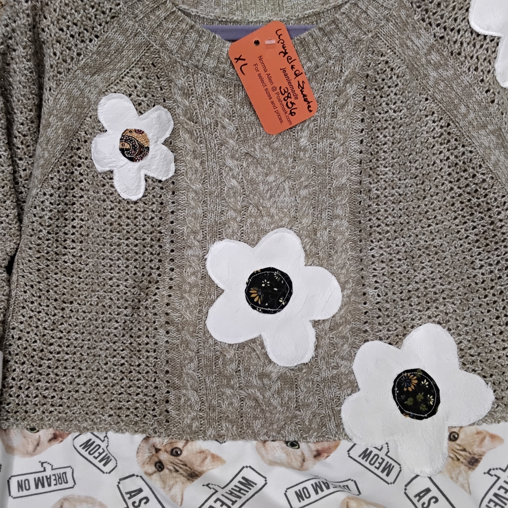 3856 Sjize XL Cat Print Gray and White Women's Upcycled Sweatshirt - Picture 3 of 6